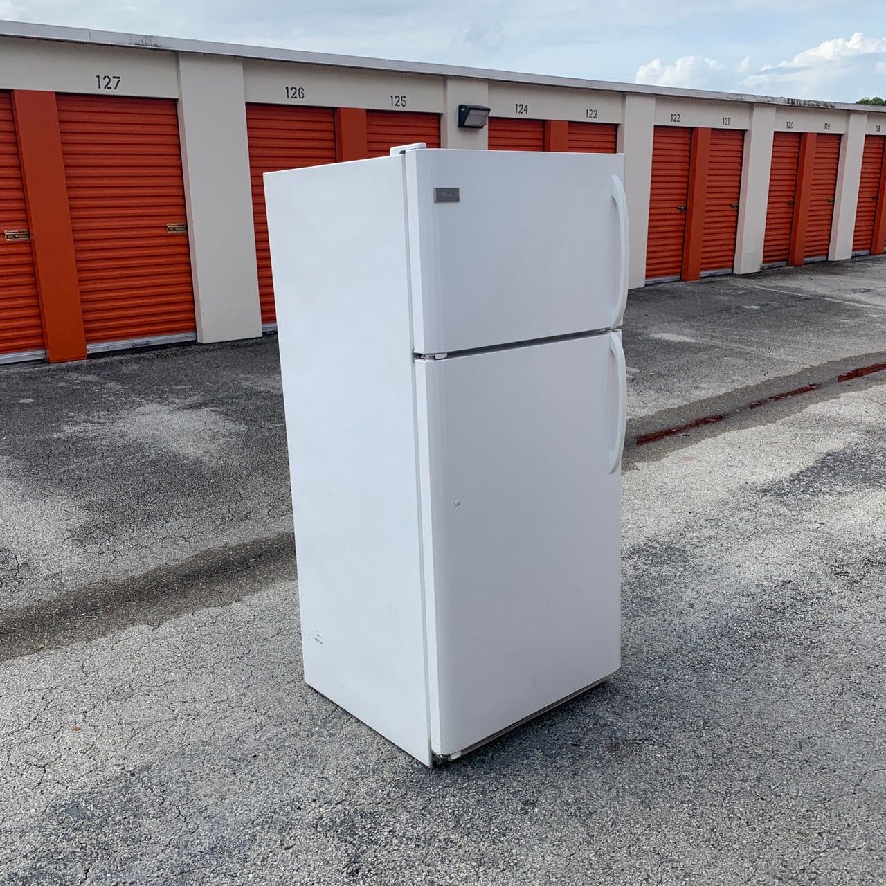 Frigidaire Top and Bottom Refrigerator Frigidaire Top and Bottom Refrigerator